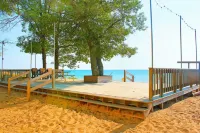 Gold Coast Family Cottages - Beach