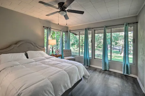 Lake O the Pines Retreat w/ Water Access! - 3-Star