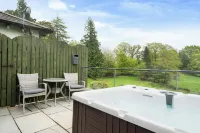 Acorn - Hot Tub