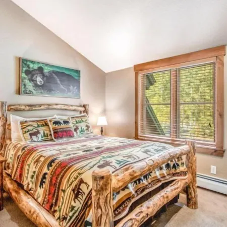 Lovely Townhome A Half-Mile from Keystone Gondola W-Shared Hot-Tub Excellent Views,