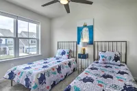 Spacious House: Pool Access Nearby & 4 Mi to Beach - 3-Star