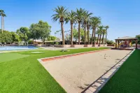 2 Mi to Old Town: 'The Grand Palms Estate' w/ Pool - Villas