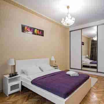 Stylish Apartment Near the Railway Station Rooms