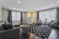 Charming Retreat in the Heart of des Plaines 3 Bedroom Residence by RedAwning