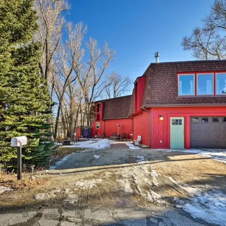 Cozy Mountain Studio By Main Street & Hot Springs!