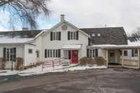 Sybaris Pool Suites Mequon