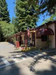 Dean Creek Resort - parking