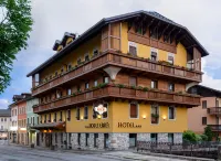 Relax Hotel Erica فنادق في Asiago