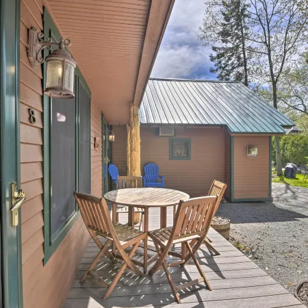 Townhome w/ Deck: Walk to Mirror Lake & Main St!
