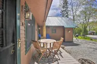 Townhome w/ Deck: Walk to Mirror Lake & Main St! - Beach