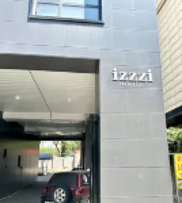 Izzzi Hostel Hotel di 