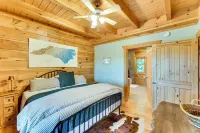 Hot Tub, Game Room! Group-Friendly Nebo Cabin - 발코니