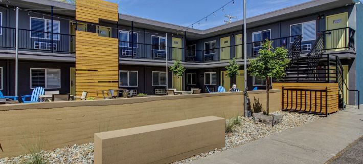 Americana Modern Hotel Hotels in Redding