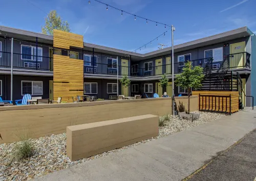 Americana Modern Hotel Các khách sạn ở Redding