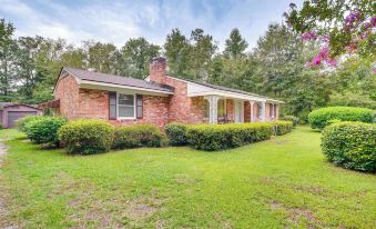Peaceful Lumberton Home - 7 Mi to Dtwn Riverwalk!