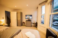 Surbiton Luxury Garden House 19 Hotels in Surbiton