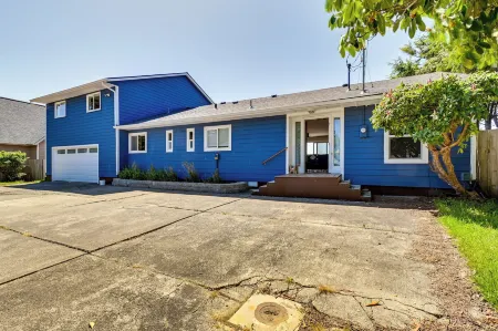 Moclips Home w/ Hot Tub & Stunning Beach Views! Отели в г. Моклипс