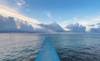 Reef Edge Thulusdhoo, Maldives