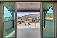 Inviting Hideout Townhome w/ Balcony & Lake Views! - Apartments