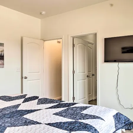 Updated Cabin w/ Direct Lake Access & Pool!