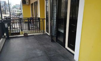 Guest House 647 Tanjung Duren Utara