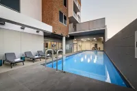 Quest Midland - Swimmingpools