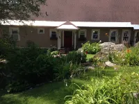 The Red Door B&B Hotels near Lee Premium Outlets
