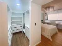 Urban Retreat Elegant Modern Apartment with Balcony in Villa del Parque Hotel dekat Liniers railway station