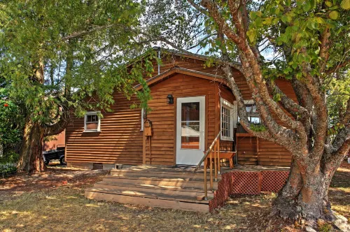 Newport Cabin w/ Lakefront Private Porch & Grill! - 3 étoiles