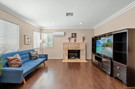 Modern Family Home w Full Amenities Near ONT Отели в г. Помона