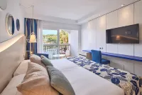Universal Aparthotel Don Camilo - ติดทะเล