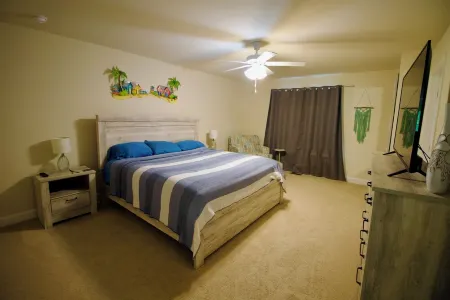 Single home quiet neighborhood close to beach. Отели в г. Ошен Вью