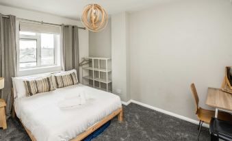 Spacious 3BR Flat with Balcony Near Tottenham Hale