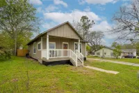 Charming 3-bedroom house in fabulous Brenham with WiFi, AC