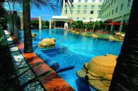 Hermes Palace Hotel Banda Aceh - Pools