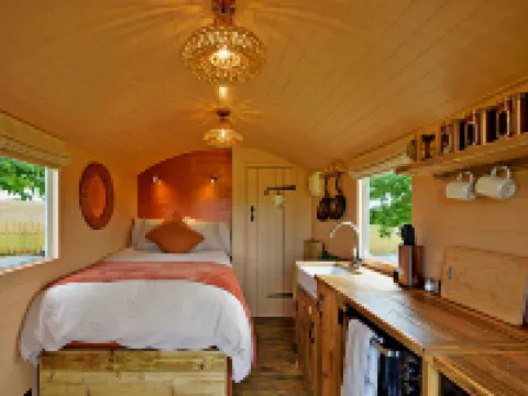 'Marared' Gypsy Hut Hotels in Llannor
