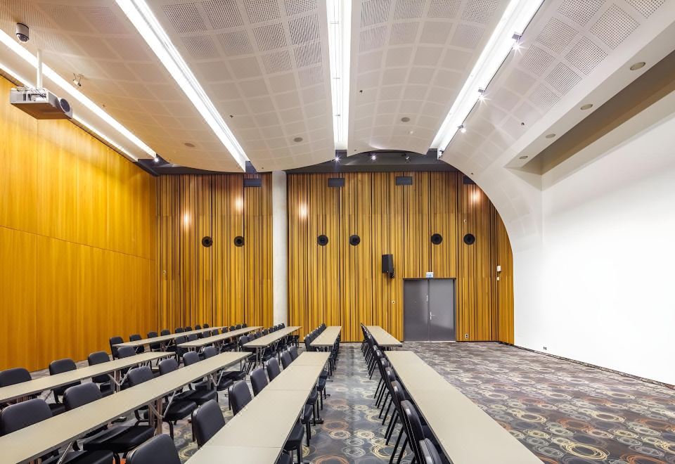 도르파트 컨퍼런스 호텔 로비