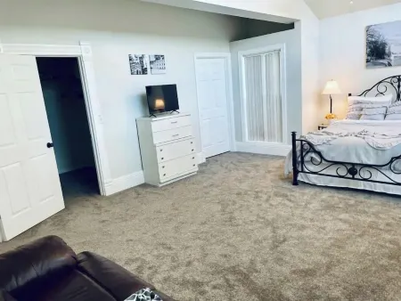 Beautiful home, historic property- downtown Nampa