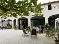 Hotel Restaurant du Parc en Bord de Rivière Hotels in Lagnes