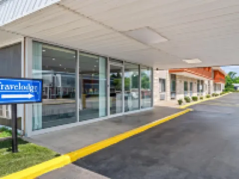 Travelodge by Wyndham Bloomington Hotels in Bloomington