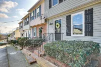 Comfy Augusta Condo w/ Deck ~ 4 Mi to Olde Town -  Appartamenti vacanze