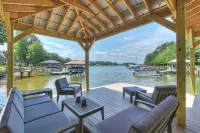 Dock Holiday by AvantStay - 3-Star