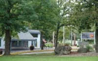 Top Floor, One Bedroom Condo on the Lake!