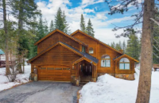 5 Mins to Ski Resort Ping Pong Pool Table Deck Donner Ridge by AvantStay