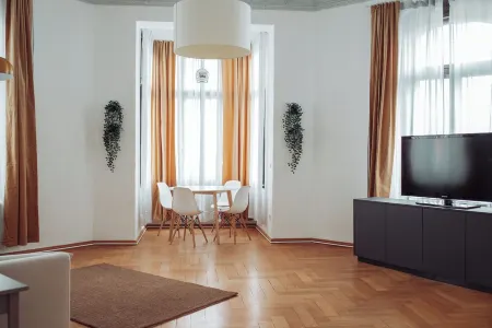 Old building flair, trendy district, 2P, WiFi, modern, elevator