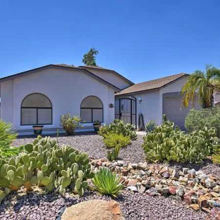 Glendale Home w/ Pool - Walk to Nfl Games!