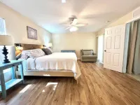 Super Clean, Comfortable, & Centrally Located near RSW and FGCU