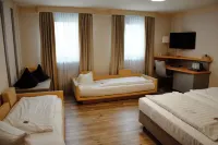 هوتل كريستال فنادق في Heroldsberg