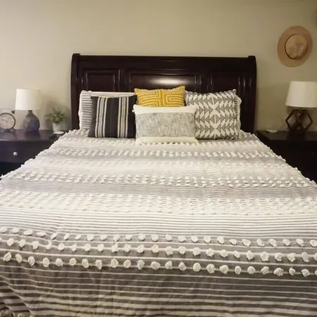 Cozy 2-bedroom condo in peaceful Riverside - Entire Place