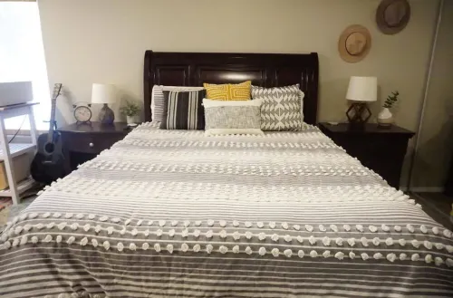 Cozy 2-bedroom condo in peaceful Riverside - Entire Place